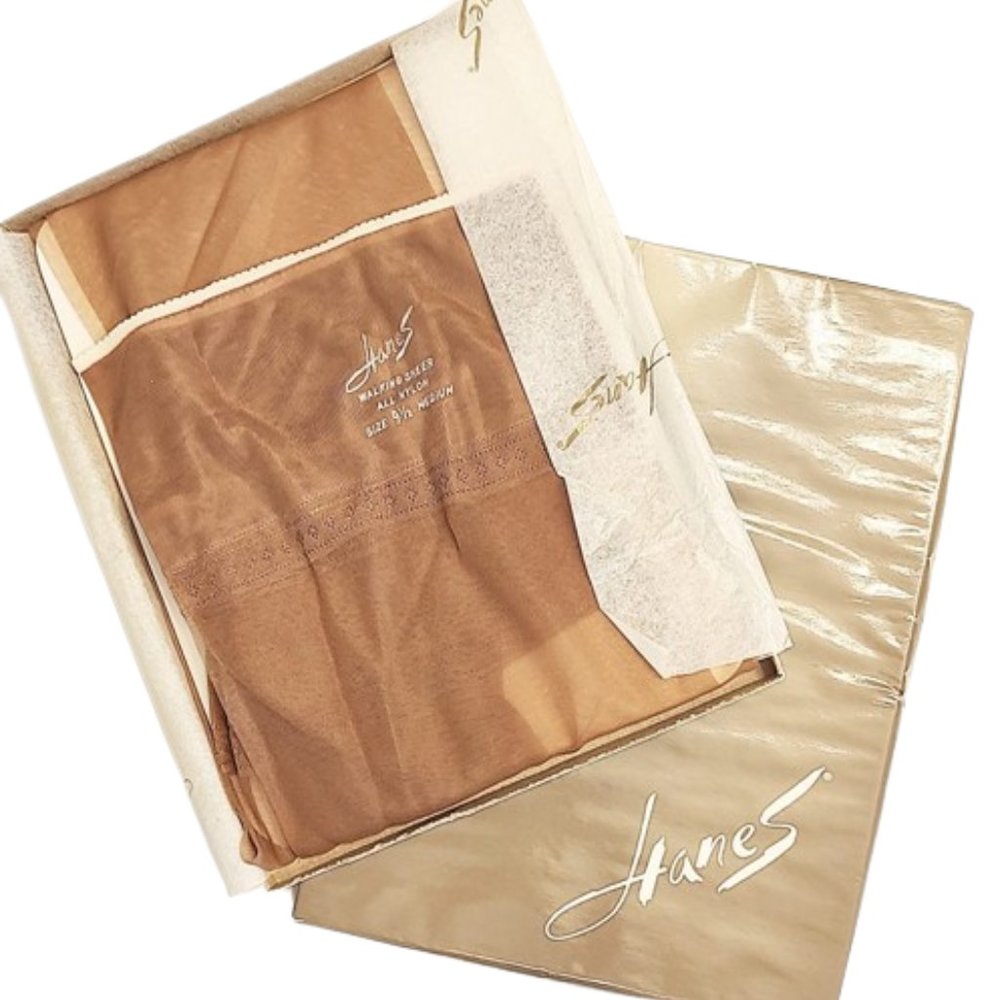 1 Pair Of Vintage 1970s Hanes Tan Seamless Nylon Stockings Never Worn And A Box